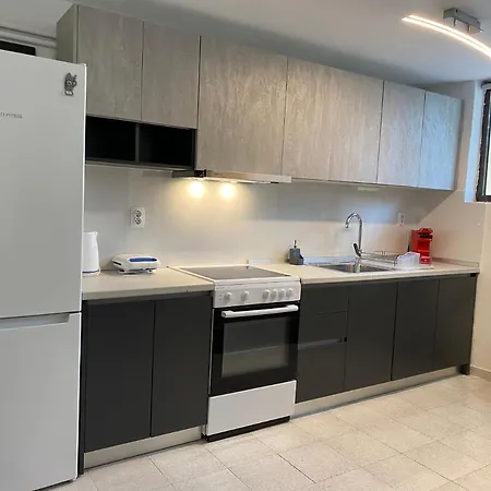 Apartment Roula S Cozy With Private Yard & Parking