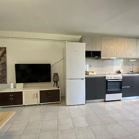Apartment Roula S Cozy With Private Yard & Parking Vátos