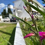 Spacius Garden Flat ,1km From The , Sleeps 5 ,by Likeyourhome Vátos