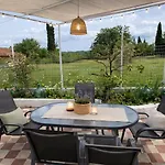 Spacius Garden Flat ,1km From The , Sleeps 5 ,by Likeyourhome Appartamento Vátos