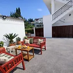 Spacius Garden Flat ,1km From The , Sleeps 5 ,by Likeyourhome Vátos