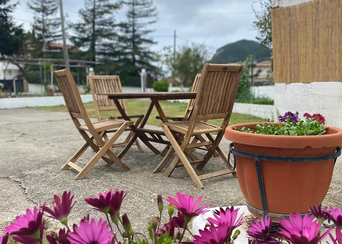 Spacius Garden Flat ,1km From The , Sleeps 5 ,by Likeyourhome Apartament Vátos