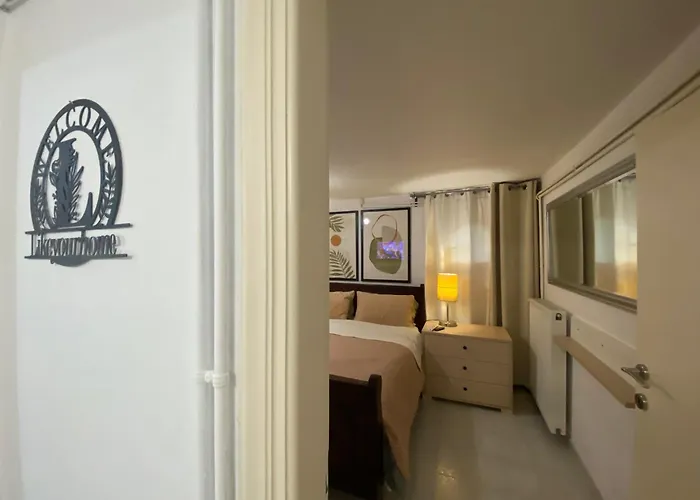 Spacius Garden Flat ,1km From The , Sleeps 5 ,by Likeyourhome