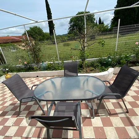 Apartment Roula S Cozy With Private Yard & Parking