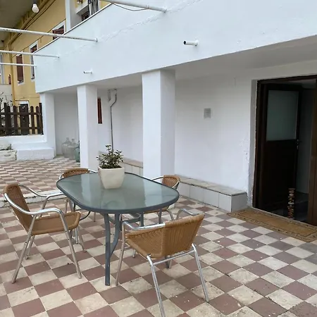 Apartment Roula S Cozy With Private Yard & Parking