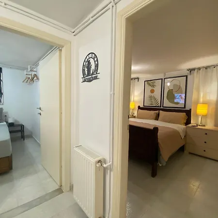 Apartment Roula S Cozy With Private Yard & Parking
