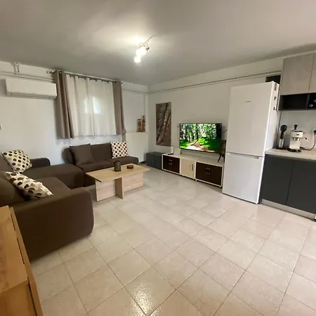 Apartment Roula S Cozy With Private Yard & Parking *