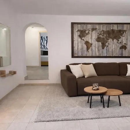 Apartament Spacius Garden Flat ,1km From The , Sleeps 5 ,by Likeyourhome