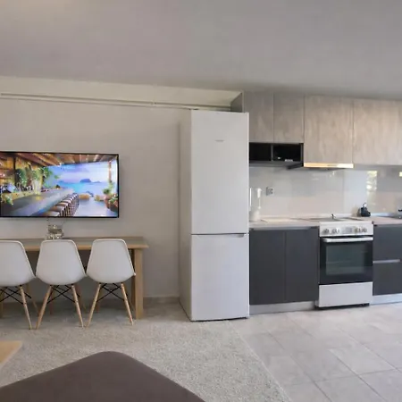 Spacius Garden Flat ,1km From The , Sleeps 5 ,by Likeyourhome Apartament *