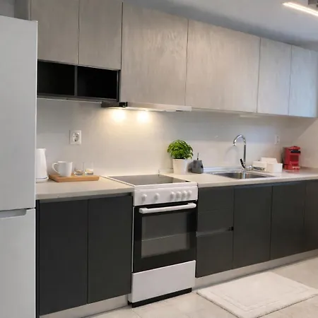 Apartament Spacius Garden Flat ,1km From The , Sleeps 5 ,by Likeyourhome Vátos