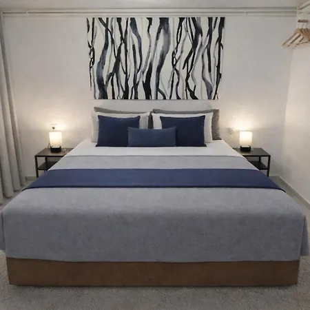 Spacius Garden Flat ,1km From The , Sleeps 5 ,by Likeyourhome * Vátos