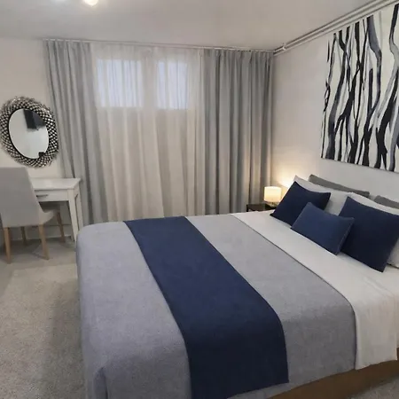 Spacius Garden Flat ,1km From The , Sleeps 5 ,by Likeyourhome *