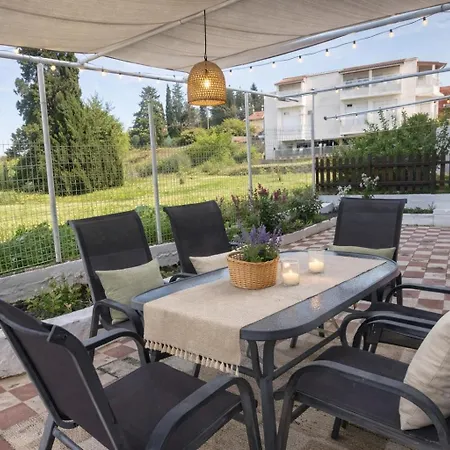 Spacius Garden Flat ,1km From The , Sleeps 5 ,by Likeyourhome Apartament