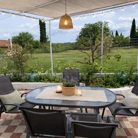 Spacius Garden Flat ,1km From The , Sleeps 5 ,by Likeyourhome Apartament Vátos