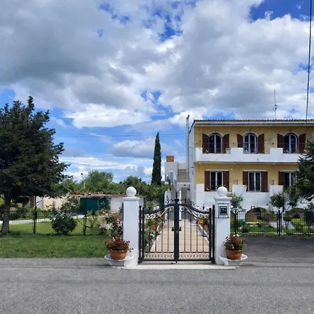 Spacius Garden Flat ,1km From The , Sleeps 5 ,by Likeyourhome Apartament