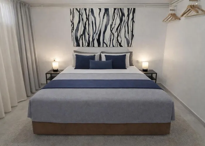 Spacius Garden Flat ,1km From The , Sleeps 5 ,by Likeyourhome * Vatos