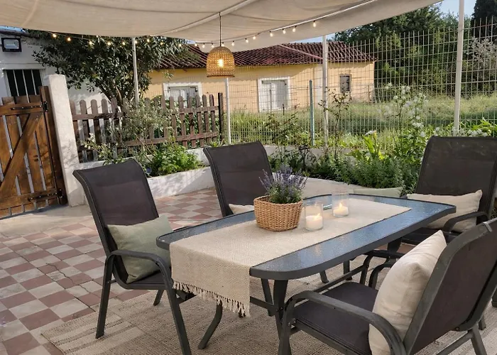דירה Spacius Garden Flat ,1km From The , Sleeps 5 ,by Likeyourhome Vátos