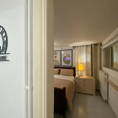 Spacius Garden Flat ,1km From The , Sleeps 5 ,by Likeyourhome