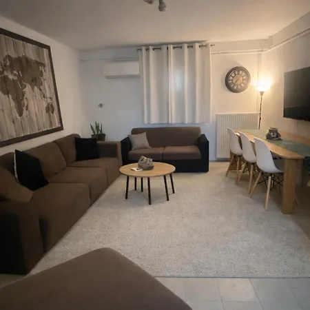 Daire Spacius Garden Flat ,1km From The , Sleeps 5 ,by Likeyourhome *