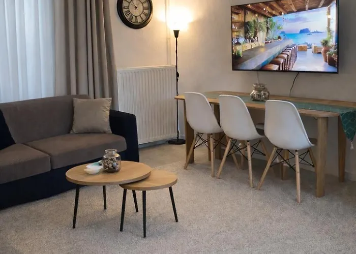 Spacius Garden Flat ,1km From The , Sleeps 5 ,by Likeyourhome Apartament *