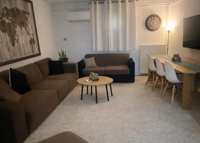 Apartament Spacius Garden Flat ,1km From The , Sleeps 5 ,by Likeyourhome *