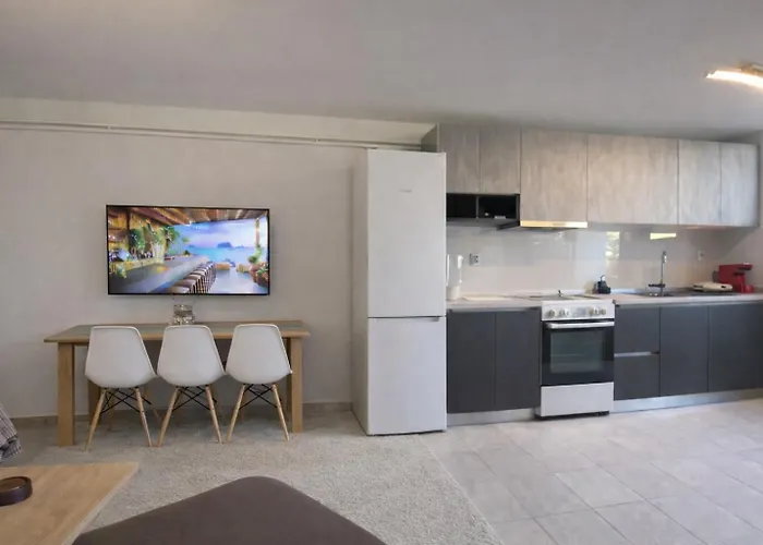 Spacius Garden Flat ,1km From The , Sleeps 5 ,by Likeyourhome Apartament *