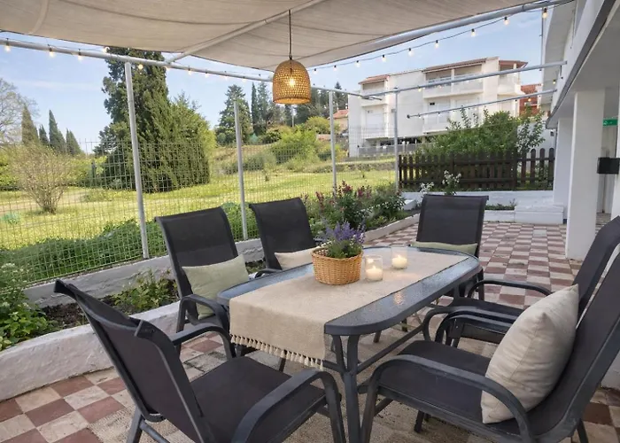 Spacius Garden Flat ,1km From The , Sleeps 5 ,by Likeyourhome Apartament