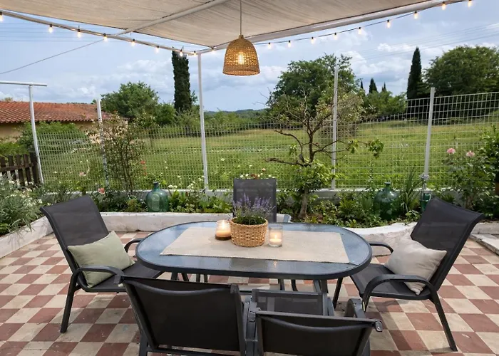 Spacius Garden Flat ,1km From The , Sleeps 5 ,by Likeyourhome Apartament Vátos