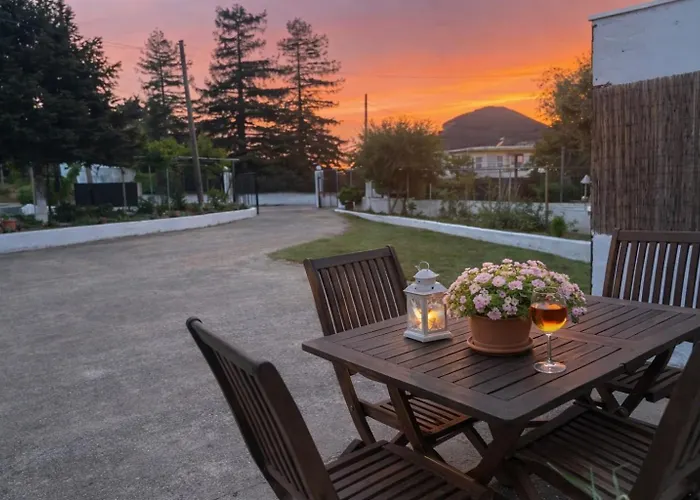 Apartament Spacius Garden Flat ,1km From The , Sleeps 5 ,by Likeyourhome Vátos