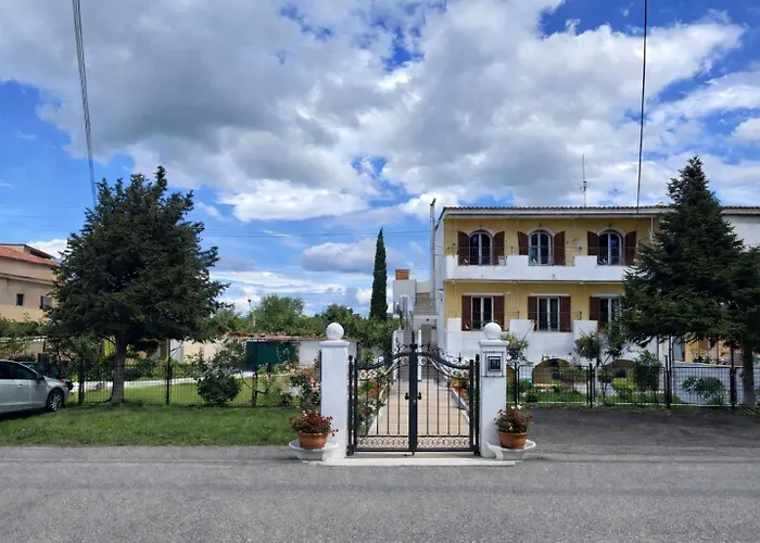 Spacius Garden Flat ,1km From The , Sleeps 5 ,by Likeyourhome Apartament